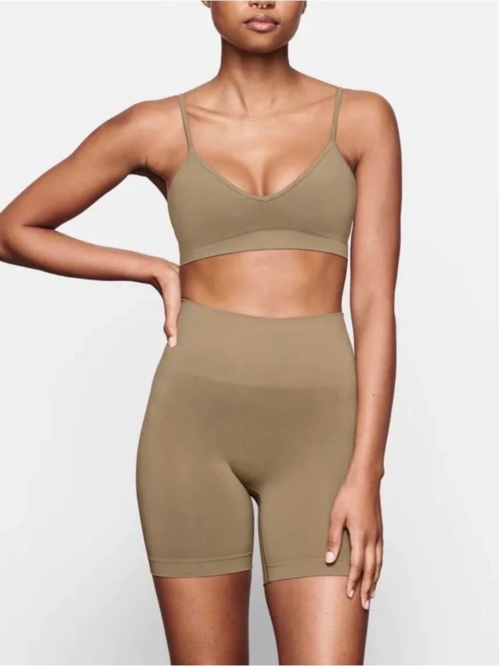 SKIMS SOFT SMOOTHING SEAMLESS BRALETTE ARMY GREEN SMALL